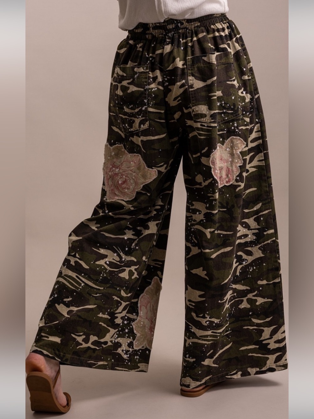 495 ❤️BlueVelvet camo paint splatter floral pants - Picture 2 of 3